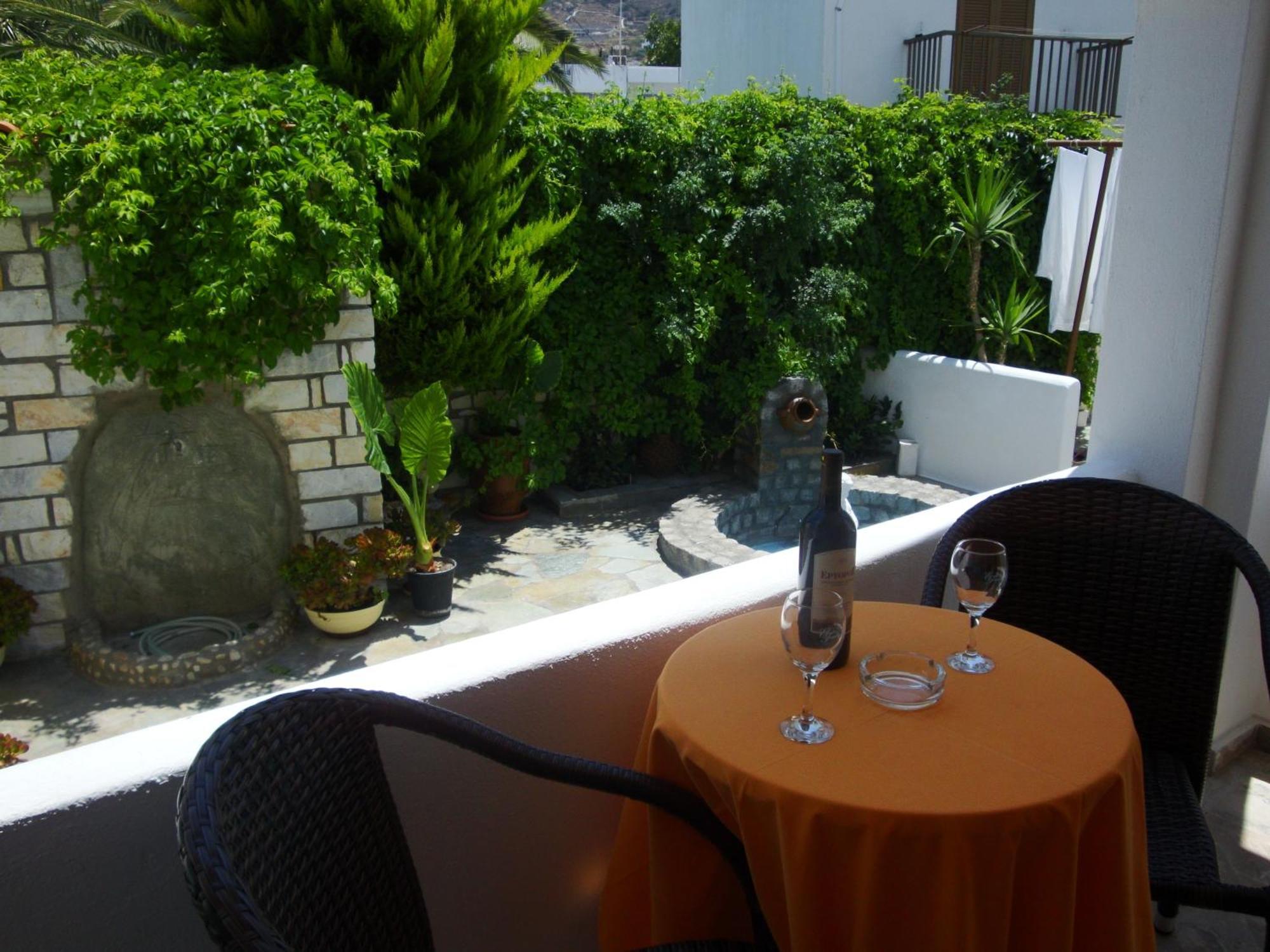 Vassiliki Rooms Páros Exterior foto